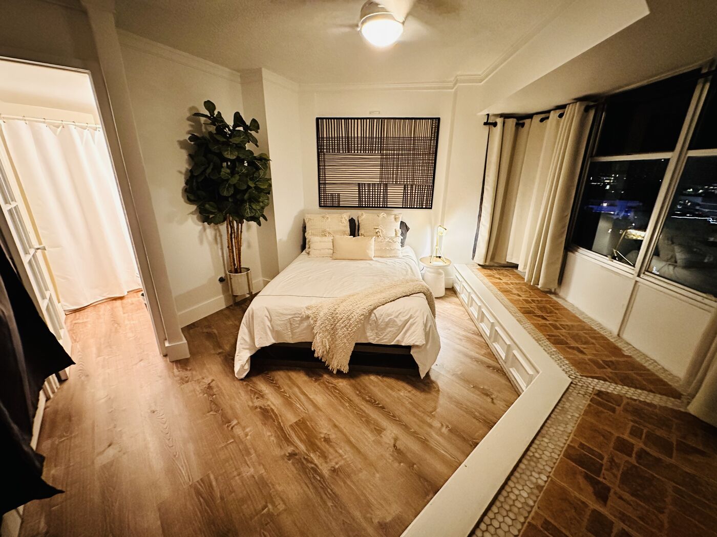 Suite 11E