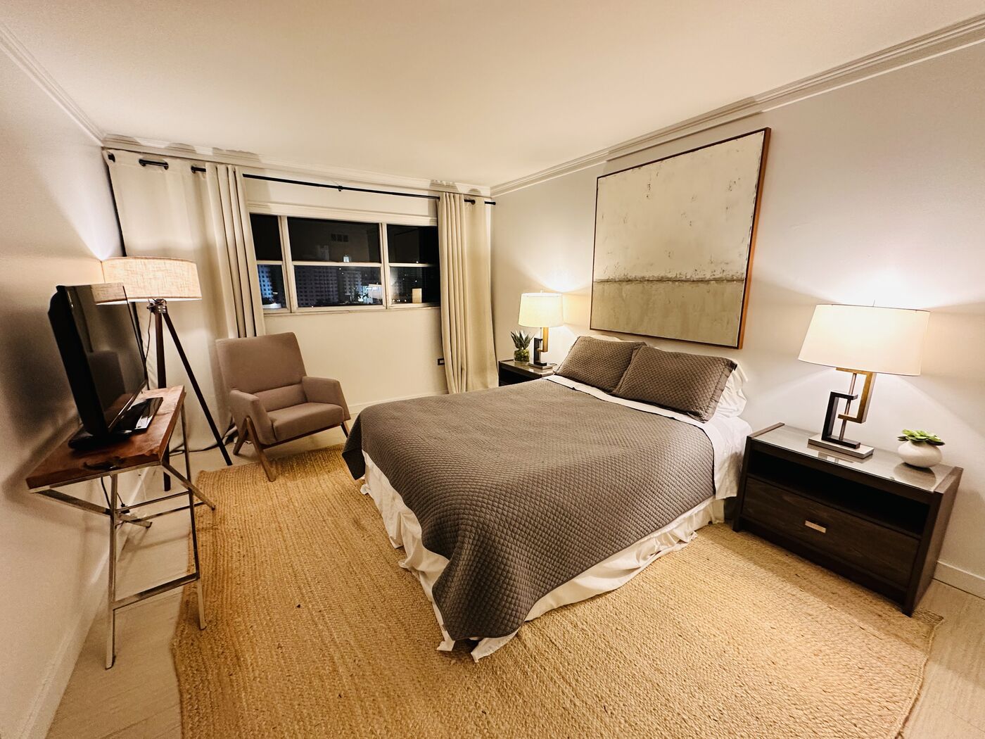 Suite 11E