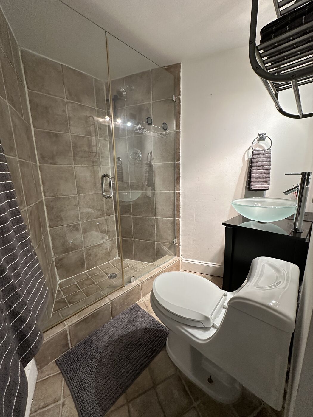 Suite 12E