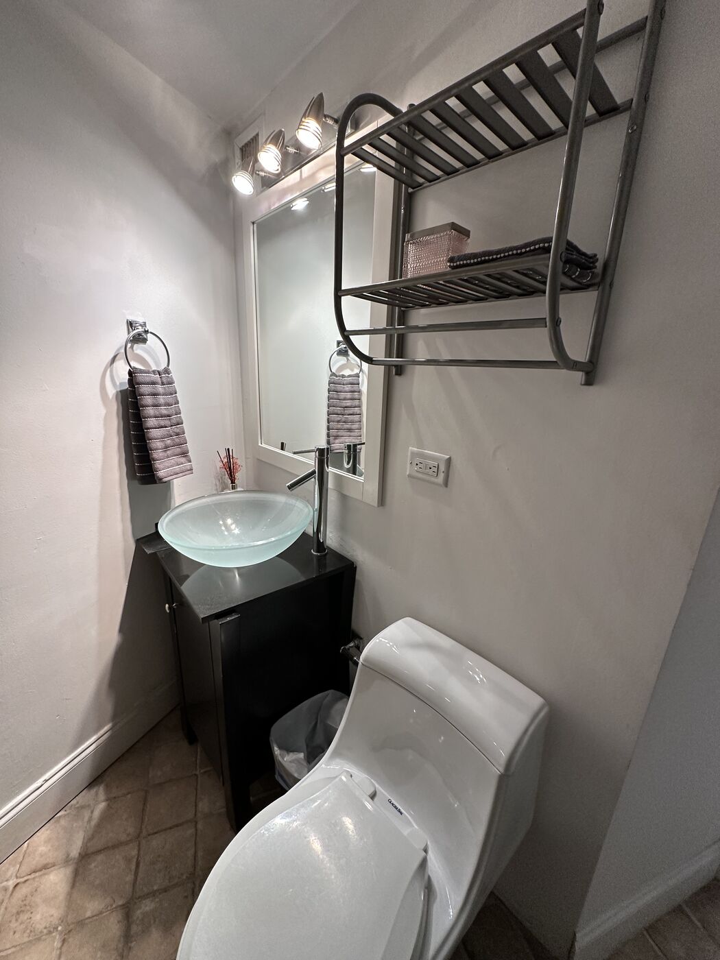 Suite 12E